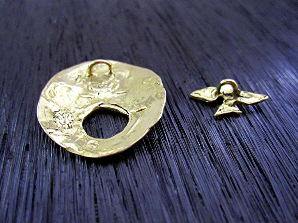 Gold Bronze Artisan Hummingbird Toggle Clasp